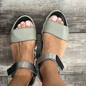 Sorel Women's Black and Gray Sandals